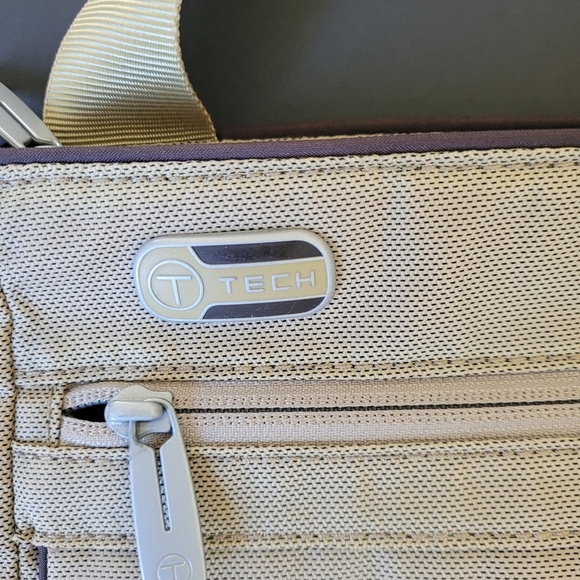 Temi T Tech crossbody - Picture 2 of 16